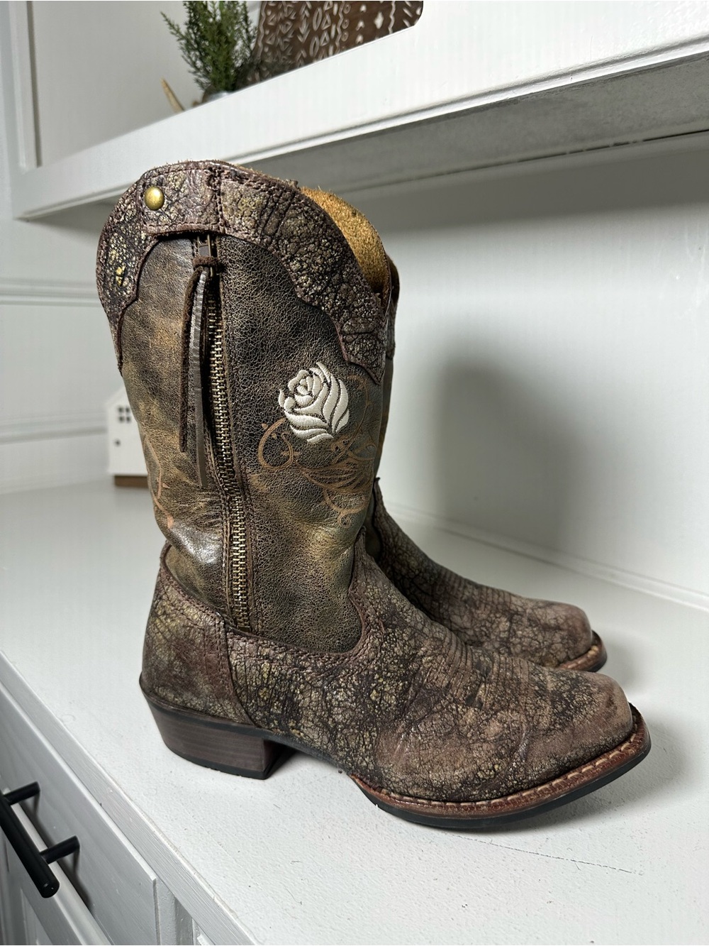 Shyanne Cowboy Boots Womens 8.5 Brown Crackle Leather Rose Embroidered Western - Picture 5 of 9